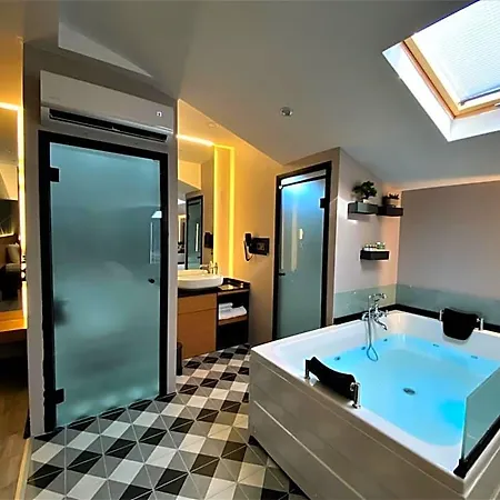 فندق Confores 3*